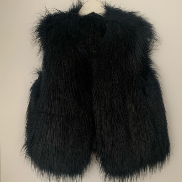 NWOT Faux Fur Vest - Picture 4 of 4